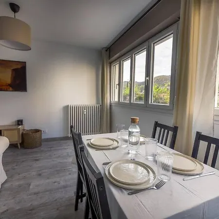 • Au Cosy Dome. • *